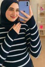 ⁦كنزة من ميزا للنساء بقصة عادية وأكمام طويلة، مصنوعة من التريكو المضلع، متعددة الألوان أسود وبني وأبيض، مقاس موحد⁩ - الصورة ⁦2⁩