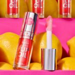⁦essence Pink Squeeze Please! hydra kiss lip oil, lip gloss, no. 104, pink, moisturising, vegan, UVA and UVB filter + SPF 25, no preservatives, no parabens, 1 pack (4 ml)⁩ - الصورة ⁦5⁩