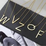 ⁦تعليقة على شكل حرف - قلادة انيقة بتصميم حروف ابجدية انجليزي لعيد الحب، مناسبة للعشاق وعشاق الموضة والنساء والفتيات، هدية مذهلة لاحتفالات الموضة والحب⁩ - الصورة ⁦4⁩