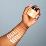 ⁦Revolution Beauty London Loose Baking Powder, Makeup Setting Powder, Long Lasting Coverage, Mattifies & Reduces Shine, Banana Deep, 1.13 Oz⁩ - الصورة ⁦7⁩