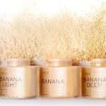 ⁦Revolution Beauty London Loose Baking Powder, Makeup Setting Powder, Long Lasting Coverage, Mattifies & Reduces Shine, Banana Deep, 1.13 Oz⁩ - الصورة ⁦3⁩