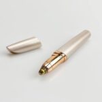 ⁦مزيل شعر الحاجب RayMiruy USB قابل لإعادة الشحن 2021 أحدث ماكينة إزالة المقاومة للماء ومزيل الأنف أداة حلاقة لإزالة الوجه والأنف والوجه للرجال والنساء.⁩ - الصورة ⁦3⁩