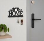 ⁦علاقة مفاتيح حائط ديكور خشب MDF من HFR Artech تصميم Homeمع عصافير الحب مزودة بـ 4 خطافات مقاس 25×15 سم تعليق سحري بلاصق دبل فيس قوي بدون مسامير أو تكسير قطعة واحدة باللون الأسود الملكي⁩ - الصورة ⁦2⁩