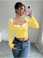 ⁦تي شيرت قصير انيق برقبة مربعة بالوان متباينة للنساء⁩ - الصورة ⁦3⁩