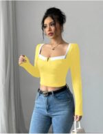 ⁦تي شيرت قصير انيق برقبة مربعة بالوان متباينة للنساء⁩ - الصورة ⁦4⁩