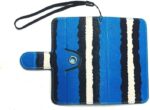 ⁦جراب موبايل محفظة Blue جراب عام وش و ضهر محفظة مع ميدالية و مناسب لجميع الموبايلات ذات أبعاد خارجية حتى (12 سم طول و 6.6 سم عرض) و يحتوى على قاعدة دوارة بها 20 مخدة شفط سيليكون لتثبيت ضهر الموبايل⁩ - الصورة ⁦6⁩