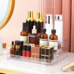 ⁦رف عرض شفاف مكون من 3 طبقات، حامل عطور، حاوية صغيرة لتنظيم زجاجات مستحضرات التجميل وأدوات المكياج وأحمر الشفاه وزجاجات طلاء الأظافر من اليبيس⁩ - الصورة ⁦5⁩