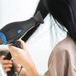 ⁦مجفف شعر احترافي 5000 وات، سريع الجفاف، سلس لصالونات التجميل، محرك قوي، 3 إعدادات لدرجة الحرارة، سرعتان، مكثف هواء قابل للفصل، حماية من الحرارة الزائدة (PT-V1)⁩ - الصورة ⁦6⁩