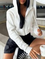 ⁦سويت شيرت قصير بغطاء للرأس مع سوستة أمامية من فور اتش، كود 4023⁩ - الصورة ⁦3⁩