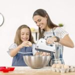 ⁦مضرب بيض يدوي كهربائي بتصميم احترافي مزود بـ 7 سرعات فائقة للخلط والمزج والعجن وخفق الكريمة واعداد الكيك والاستخدامات المتعددة للمطبخ من بيلوكس - 300 وات⁩ - الصورة ⁦6⁩