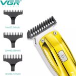 ⁦ماكينة حلاقة احترافية لاسلاكية V-956 من في جي ار شاشة LED قابلة لاعادة الشحن شفرات ستانلس ستيل كابل USB مع 3 امشاط للرجال مدة تشغيل: 100 دقيقة بطارية ليثيوم ايون 500 ميلي امبير الساعة ذهبي⁩ - الصورة ⁦4⁩