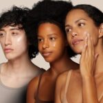 ⁦جل تنظيف وتفتيح البشرة نباتي 100% لمظهر اكثر اشراقا من الرمان والتوت الاسود والاكاي ومضادات الاكسدة غني ولطيف للغاية ومناسب لجميع انواع سوبر فروت + كلوريلا سعة 4 اونصة سائلة اكيور⁩ - الصورة ⁦6⁩