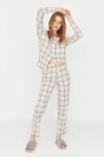 ⁦Trendyol Womens Beige Plaid Knitted Pajamas Set 100% Cotton - THMAW20PT0266 Pajama Set (pack of 1)⁩ - الصورة ⁦3⁩