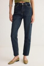 ⁦Trendyol Woman High Waist Mom Jeans TWOSS25JE00136 Jeans⁩ - الصورة ⁦3⁩