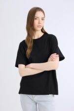 ⁦تيشيرت منسوج بأكمام قصيرة ورقبة دائرية محكمة بمقاس كبير للنساء من ديفاكتو، E4935AX⁩ - الصورة ⁦5⁩