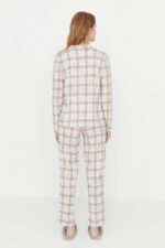 ⁦Trendyol Womens Beige Plaid Knitted Pajamas Set 100% Cotton - THMAW20PT0266 Pajama Set (pack of 1)⁩ - الصورة ⁦5⁩