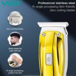 ⁦ماكينة حلاقة احترافية لاسلاكية V-956 من في جي ار شاشة LED قابلة لاعادة الشحن شفرات ستانلس ستيل كابل USB مع 3 امشاط للرجال مدة تشغيل: 100 دقيقة بطارية ليثيوم ايون 500 ميلي امبير الساعة ذهبي⁩ - الصورة ⁦2⁩