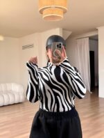 ⁦تي شيرت بيسيك عصري - قماش ناعم عالي الجودة مع طباعة نمر لافتة للنظر لمظهر عصري وأنيق⁩ - الصورة ⁦5⁩