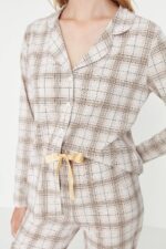 ⁦Trendyol Womens Beige Plaid Knitted Pajamas Set 100% Cotton - THMAW20PT0266 Pajama Set (pack of 1)⁩ - الصورة ⁦2⁩