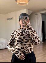 ⁦تي شيرت بيسيك عصري - قماش ناعم عالي الجودة مع طباعة نمر لافتة للنظر لمظهر عصري وأنيق⁩ - الصورة ⁦4⁩