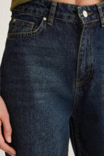 ⁦Trendyol Woman High Waist Mom Jeans TWOSS25JE00136 Jeans⁩ - الصورة ⁦4⁩