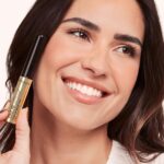 ⁦ماسكارا الحواجب برو ريفيل بوش اب، 04 أسود، شمع تصفيف بتثبيت قوي لحواجب مكتملة ومرفوعة، بتركيبة مقاومة للماء غير متكتلة وتأثير طبقات رقيقة 3 في 1، ثبات 24 ساعة، 6 ملليلتر من بورجوا⁩ - الصورة ⁦6⁩