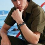⁦سوار ساعه نسيجي مرن من V Volt متوافق مع Huawei Band 10 – ألوان عصرية وخامة مريحة للرجال والنساء – تصميم قابل للتعديل⁩ - الصورة ⁦4⁩