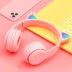 ⁦P47m سماعة رأس ستيريو بلوتوث لاسلكية بتصميم قطة، إضاءة ليد ملونة RGB، مع ميكروفون مدمج، دعم بطاقة الذاكرة، للألعاب والموبايل والأطفال والبنات والكمبيوتر، لون وردي (زهري)⁩ - الصورة ⁦2⁩