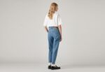 ⁦Levi's Womens Levi's® Women's High-Waisted Mom Jeans Jeans⁩ - الصورة ⁦2⁩