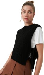 سترة فيست تريكو بياقة دائرية وقصة عادية للنساء من ترينديول، مجموعة من 1 قطعة