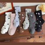 ⁦طقم جوارب نسائية نص هاف مضلعة شرابات حريمي كاجوال للبنات بتصميم منقط ورسومات مرحة مريحة وعملية للاستخدام اليومي ألوان متعددة ، 3 ازواج⁩ - الصورة ⁦3⁩
