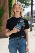 ⁦جراب حماية من ألياف الكربون لموبايل S26 الترا بتصميم فائق النحافة وممتص للصدمات ومضاد للخدش والانزلاق مع واقي لحواف الكاميرا (كحلي ورصاصي داكن)⁩ - الصورة ⁦3⁩