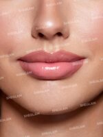 ⁦ملمع شفاه باوت بيلو كوشن سائل من شيجلام، أحمر شفاه سائل مرطب بلمسة نهائية عالية اللمعان، بإسفنجة ناعمة مقاومة للالتصاق، بلون بينك روزا - سويت دريمز⁩ - الصورة ⁦3⁩