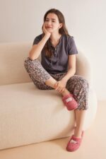 ⁦وومن سيكريت تي شيرت واسع باكمام قصيرة⁩ - الصورة ⁦4⁩
