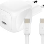 شاحن حائط سريع صغير بقدرة 45 وات مع كابل USB نوع C إلى USB نوع C، متوافق مع موبايل آبل آيفون 16 و15 و14 وبلس وبرو وبرو ماكس وسلسلة سامسونج جالاكسي S25 وبيكسل 9 واي باد وايربودز من بلكين، لون أبيض
