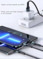 ⁦كابل شحن متعدد فار-ني 3 في 1 من علي طايع مع وصلات USB إلى Micro، وUSB نوع C، ومنفذ لايتنينج، متوافق مع أوبو، وفيفو، وشاومي، وسامسونج، وآيفون، واي باد برو وشحن السيارة، من مارش باور، بطول 1 متر⁩ - الصورة ⁦2⁩