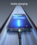 ⁦كابل شحن متعدد فار-ني 3 في 1 من علي طايع مع وصلات USB إلى Micro، وUSB نوع C، ومنفذ لايتنينج، متوافق مع أوبو، وفيفو، وشاومي، وسامسونج، وآيفون، واي باد برو وشحن السيارة، من مارش باور، بطول 1 متر⁩ - الصورة ⁦5⁩
