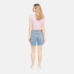 ⁦Levi's Womens 501 Original High-Rise Mid-Thigh Jean Shorts Casual Shorts (pack of 1)⁩ - الصورة ⁦3⁩