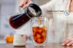 ⁦ماكينة تحضير القهوة الباردة بإبريق من زجاج البوروسيليكات سعة 1.2 لتر مع غطاء محكم وفلتر من الفولاذ المقاوم للصدأ للقهوة والشاي المثلج بتصميم متين وسهل الصب وخالي من مادة بيسفينول أ للمنزل والمكتب⁩ - الصورة ⁦3⁩