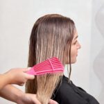 ⁦مشط تصفيف الشعر - مصمم للشعر الامريكي الافريقي والمموج، يعمل على الشعر الرطب او الجاف، الكثيف او الطويل، يتميز بخيارات متعددة الالوان (قطعة 1)⁩ - الصورة ⁦7⁩