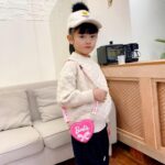 ⁦شنطة أطفال جذابة لطيفة بخيارات أشكال متعددة مع إغلاق بحزام كروس آمن لسهولة الارتداء وسطح مطاطي سهل التنظيف وحجم مدمج 15 × 15 سم للاستخدام اليومي⁩ - الصورة ⁦2⁩