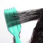 ⁦فرشاة تحديد التجعيدات 3 في 1، فرشاة تصفيف التجعيدات تقلل من سحب وفصل التجعيدات، فرشاة تحديد التجعيدات وتشكيل وتحديد التجعيدات متعددة الالوان⁩ - الصورة ⁦5⁩