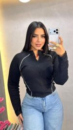 ⁦قميص قصير بقصة ضيقة واكمام طويلة من قماش مضلع منسوج بتفاصيل سحاب⁩ - الصورة ⁦2⁩