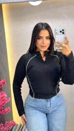 ⁦قميص قصير بقصة ضيقة واكمام طويلة من قماش مضلع منسوج بتفاصيل سحاب⁩ - الصورة ⁦3⁩