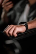 ⁦سوار جلد متوافق مع الساعة من اي زون⁩ - الصورة ⁦3⁩
