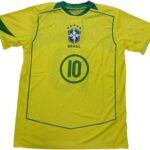 تيشرت كرة قدم كلاسيك مستوحى من منتخب البرازيل 2004 – رقم 10 بطباعة رونالدينيو – أصفر للكبار من الجنسين