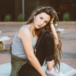 ⁦سماعات أذن آبل بوصلة لايتنينج [معتمدة من آبل] مزودة بميكروفون مدمج وتحكم في مستوى الصوت لموبايل آيفون 14/13/12/11/XR/8/7 وتدعم جميع أنظمة iOS، ايه، سلكي، داخل الأذن، أبيض⁩ - الصورة ⁦7⁩