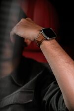 ⁦سوار جلد متوافق مع الساعة من اي زون⁩ - الصورة ⁦4⁩