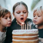 ⁦أساور عيد ميلاد كريستال علاجية طبيعية للبنات والنساء من اكس كيه يو زد ار دبليو اي، سوار عيد ميلاد سعيد قابل للتعديل، للابنة والحفيدة وابنة الأخت والأصدقاء من والأم والعمة والخالة⁩ - الصورة ⁦7⁩