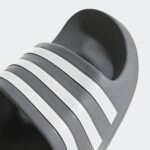 adidas unisex-adult ADILETTE AQUA Swimming slides - الصورة 5